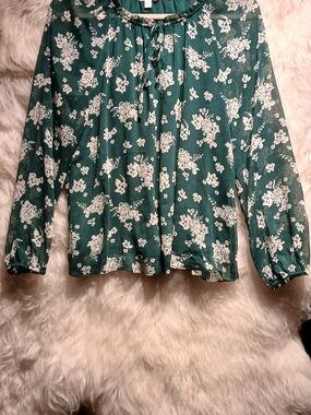 LC Lauren Conrad Green Floral Long-Sleeve Peasant Blouse. A00010